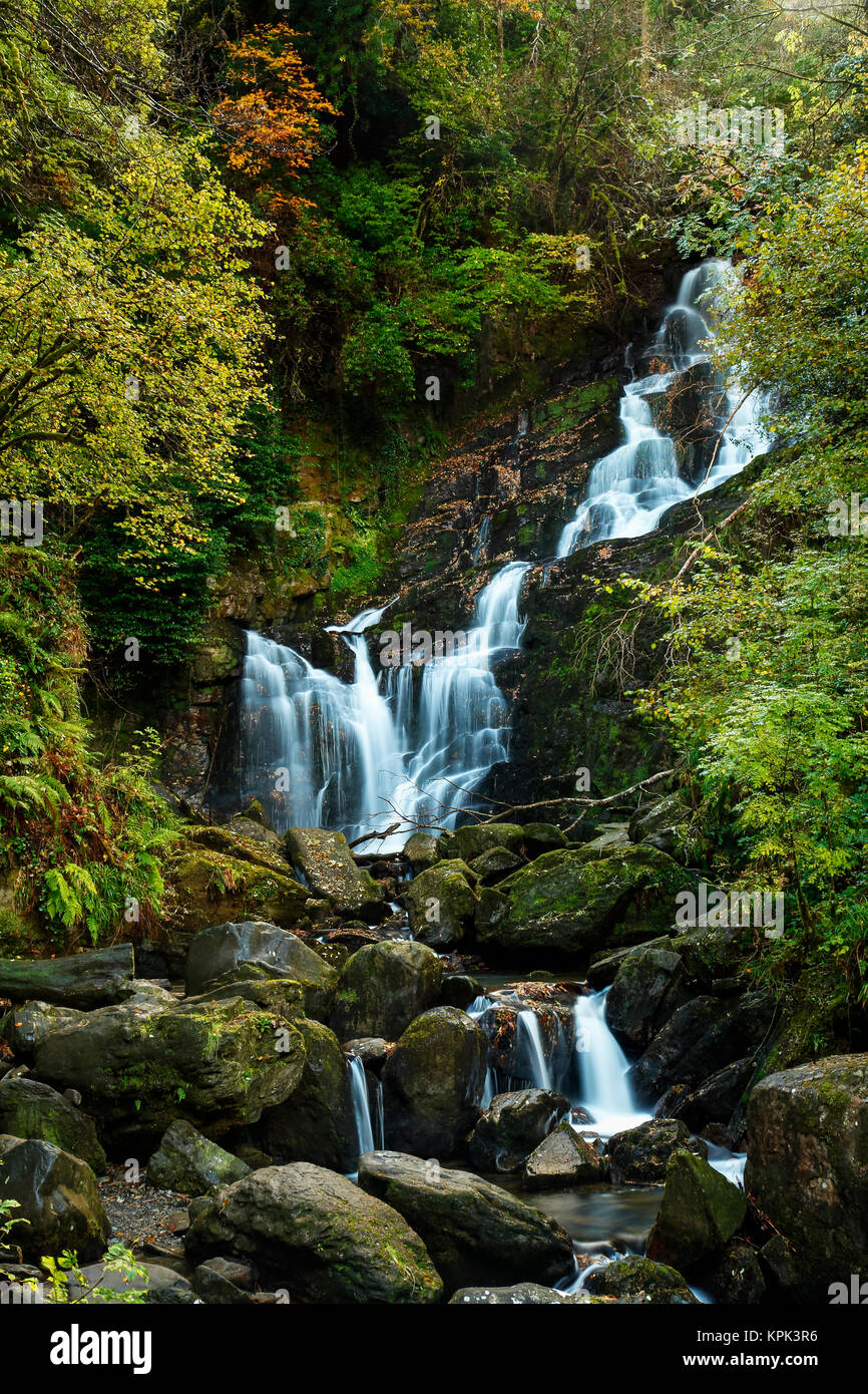 Torc Waterfall dans le Parc National de Killarney, Killarney, comté de Kerry, Irlande Banque D'Images