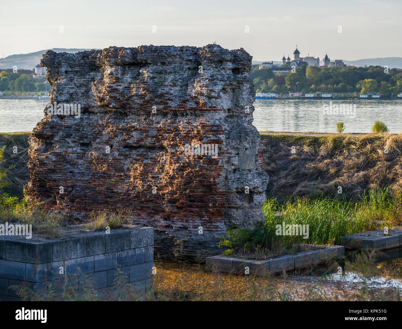 Ruines du pont de Trajan ; Kostol, Mehedinti Comté, Serbie Banque D'Images