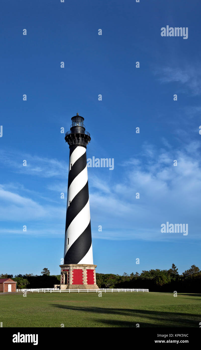 NC01100-00...CAROLINE DU NORD - Le Cap Hatteras phare sur les bancs extérieurs en Cape Hatteras National Seashore. Banque D'Images