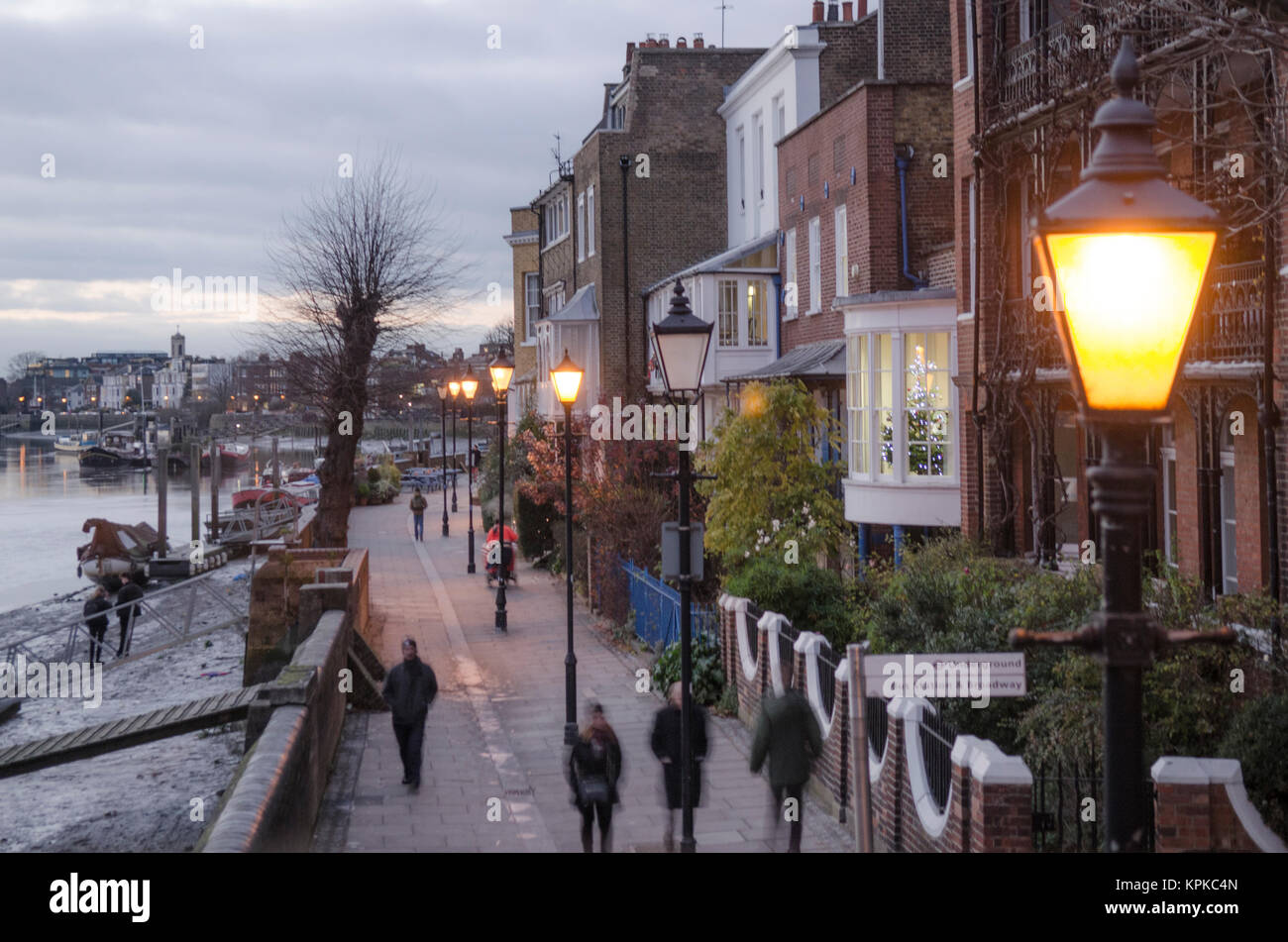 Hammersmith Bridge dans l'ouest de Londres d'une exposition longue Banque D'Images