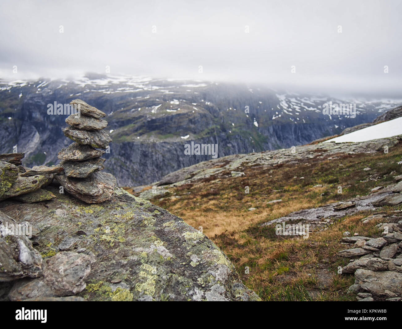 Cairn utilisé comme Trolltunga Troll (langue maternelle), Banque D'Images