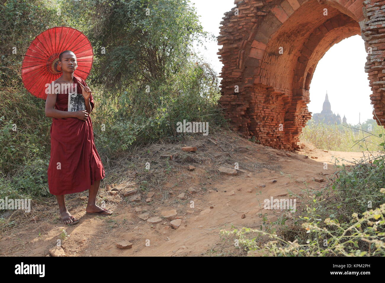 Moine bouddhiste dans les temples de Bagan Banque D'Images