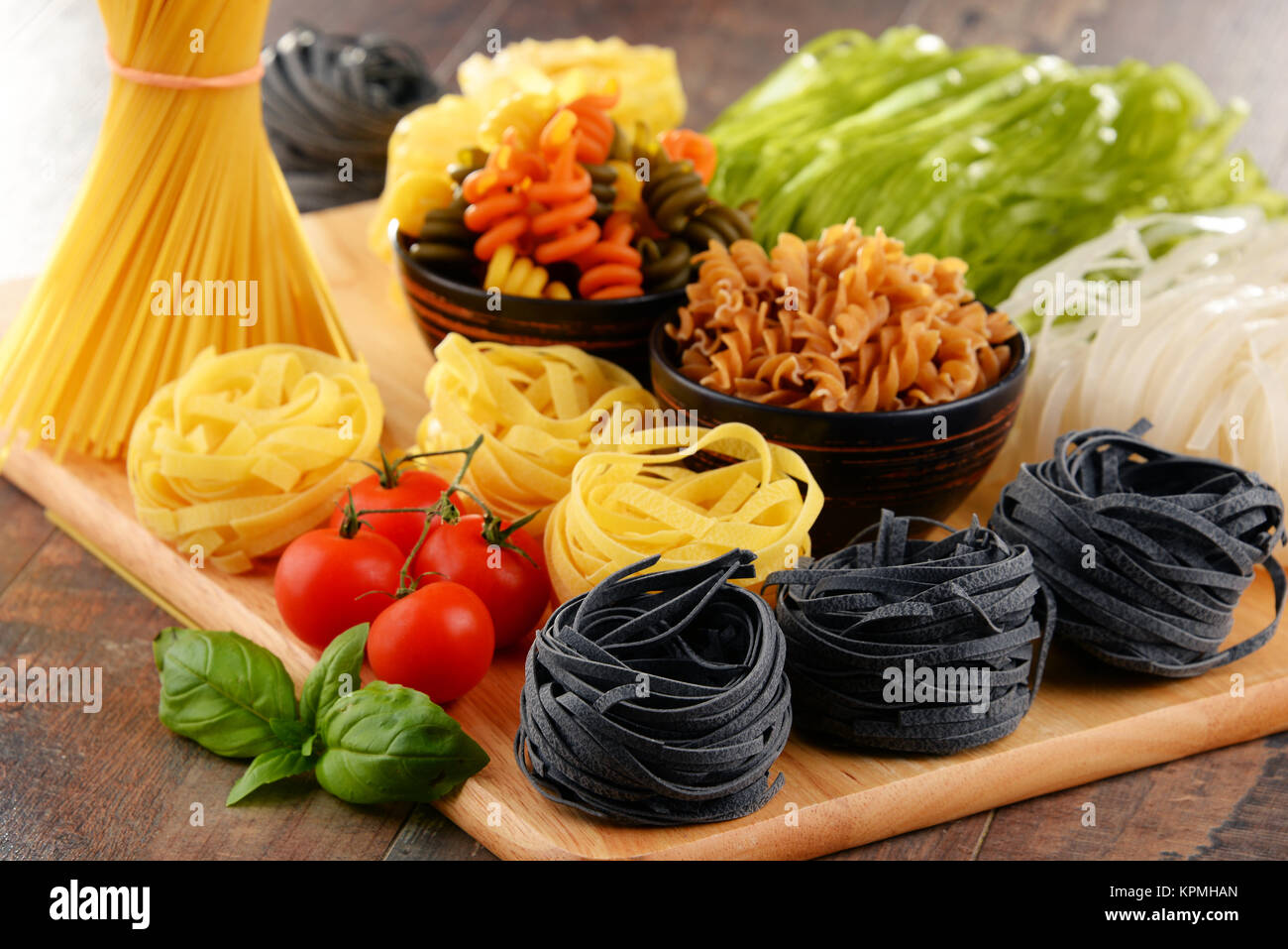 La composition avec choix de plats de pâtes sur une table de cuisine Banque D'Images