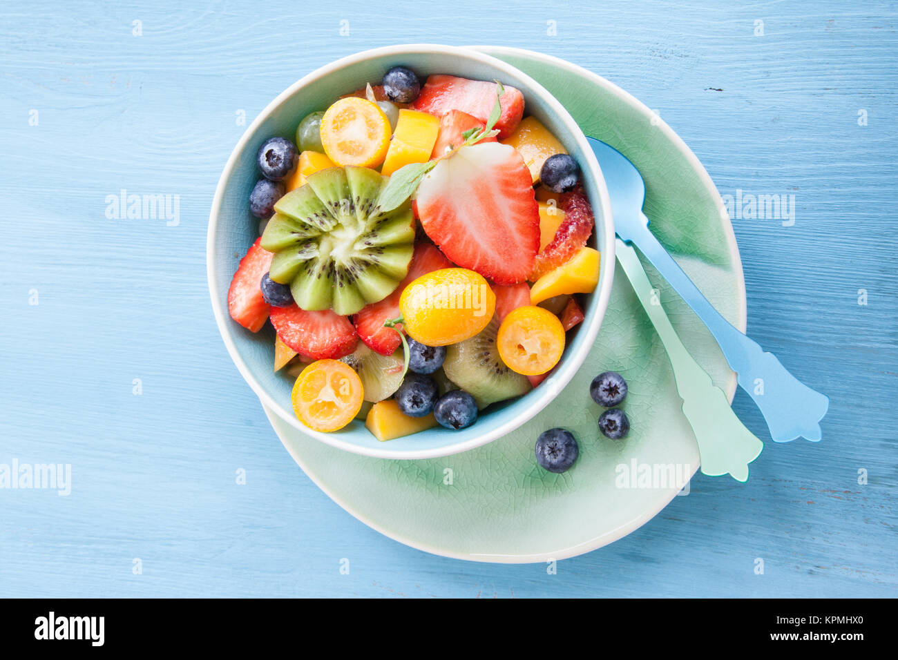 Schuessel avec salade de fruits frais Banque D'Images