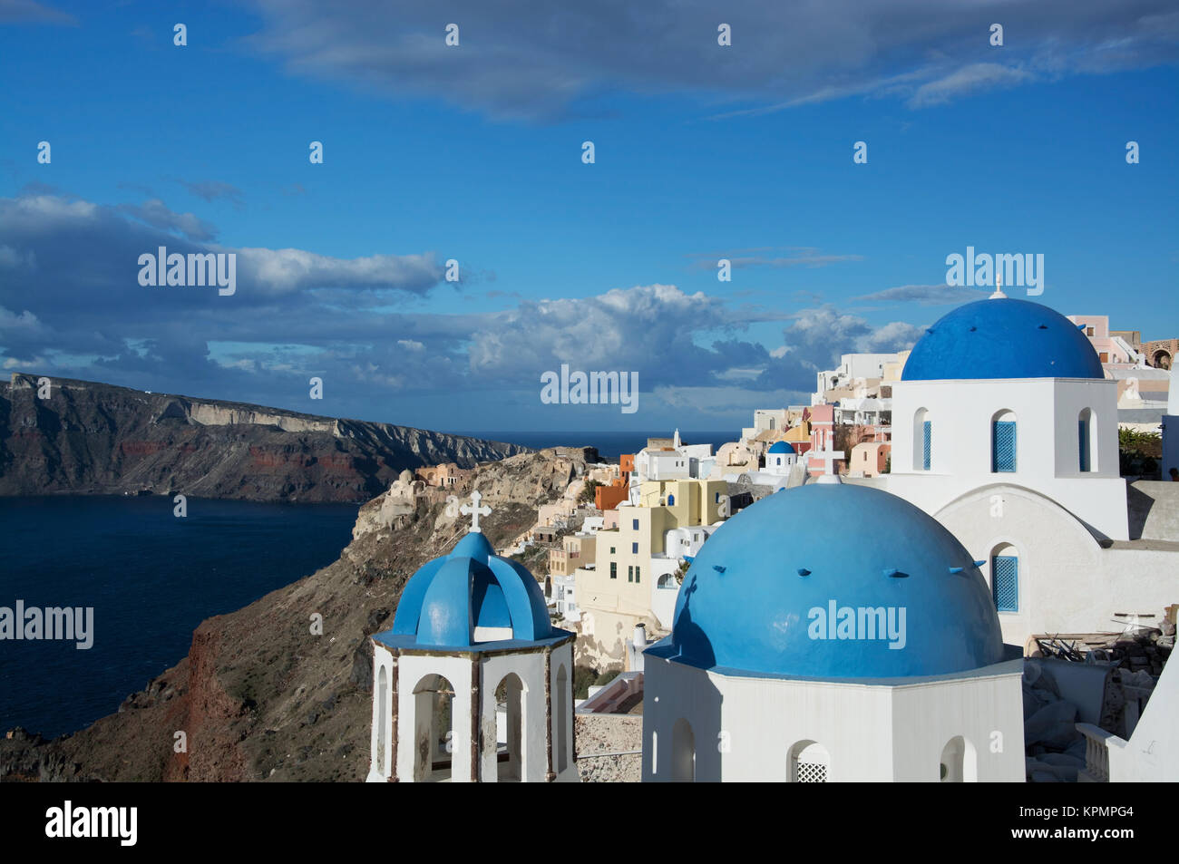 Oia auf der Insel Thera Thira, de l'Oder, ist eine kleine Stadt auf dem giechischen Archipel Santorin auf den istrien. Banque D'Images