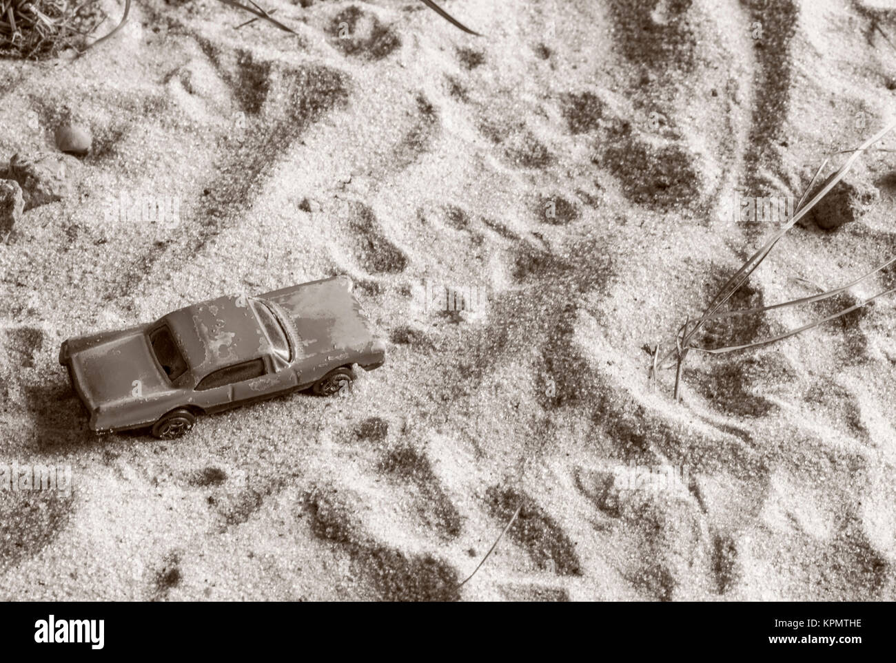 Voiture de course noir et blanc Banque de photographies et d’images à ...