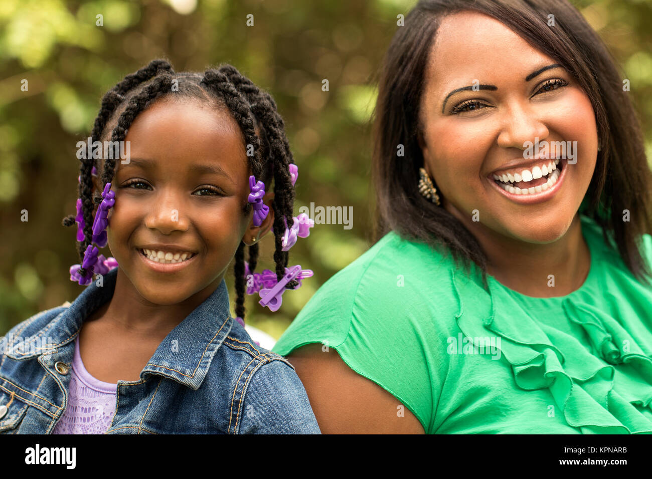 Happy African American mother and daughter. Banque D'Images