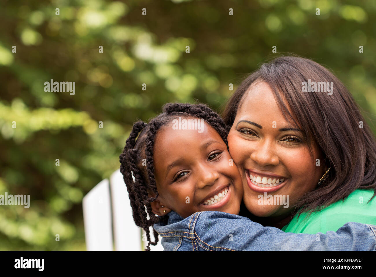 Happy African American mother and daughter. Banque D'Images