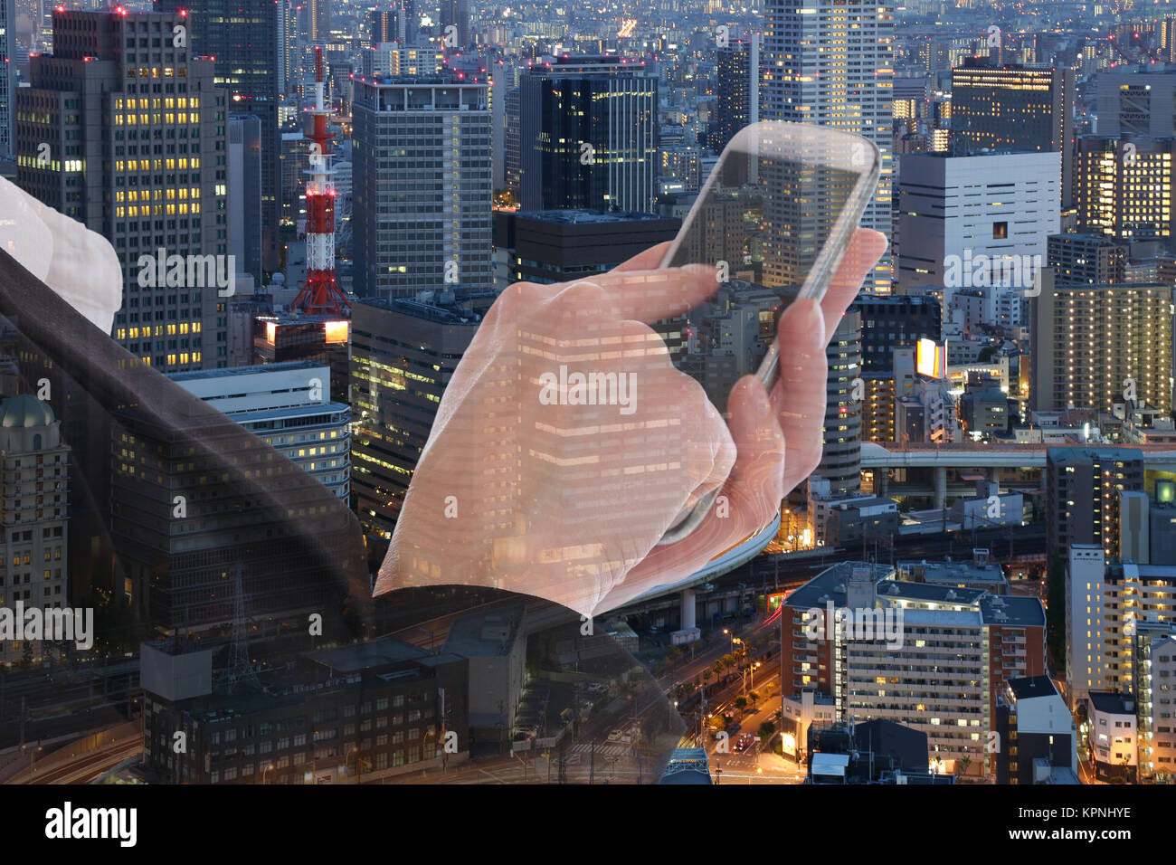 Businesswoman avec téléphone smartphone double exposition ville femme d'affaires Banque D'Images