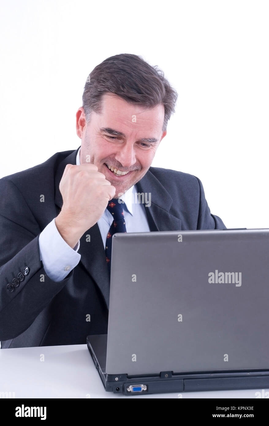 Modèle libération , Geschaeftsmann, 50 +, bei der Arbeit am Laptop - businessman at office Banque D'Images