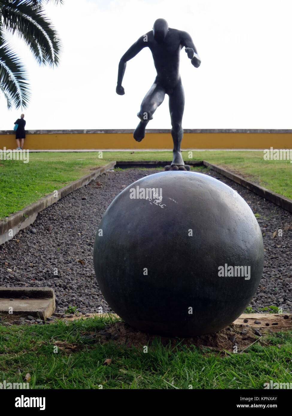 Fussballer-Denkmal an der Uferpromenade, Funchal, Madeira, Portugal Banque D'Images