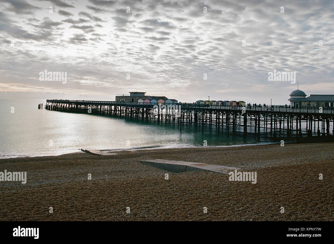 Le nouveau Hastings Pier en hiver, sur la côte du Sussex, UK Banque D'Images