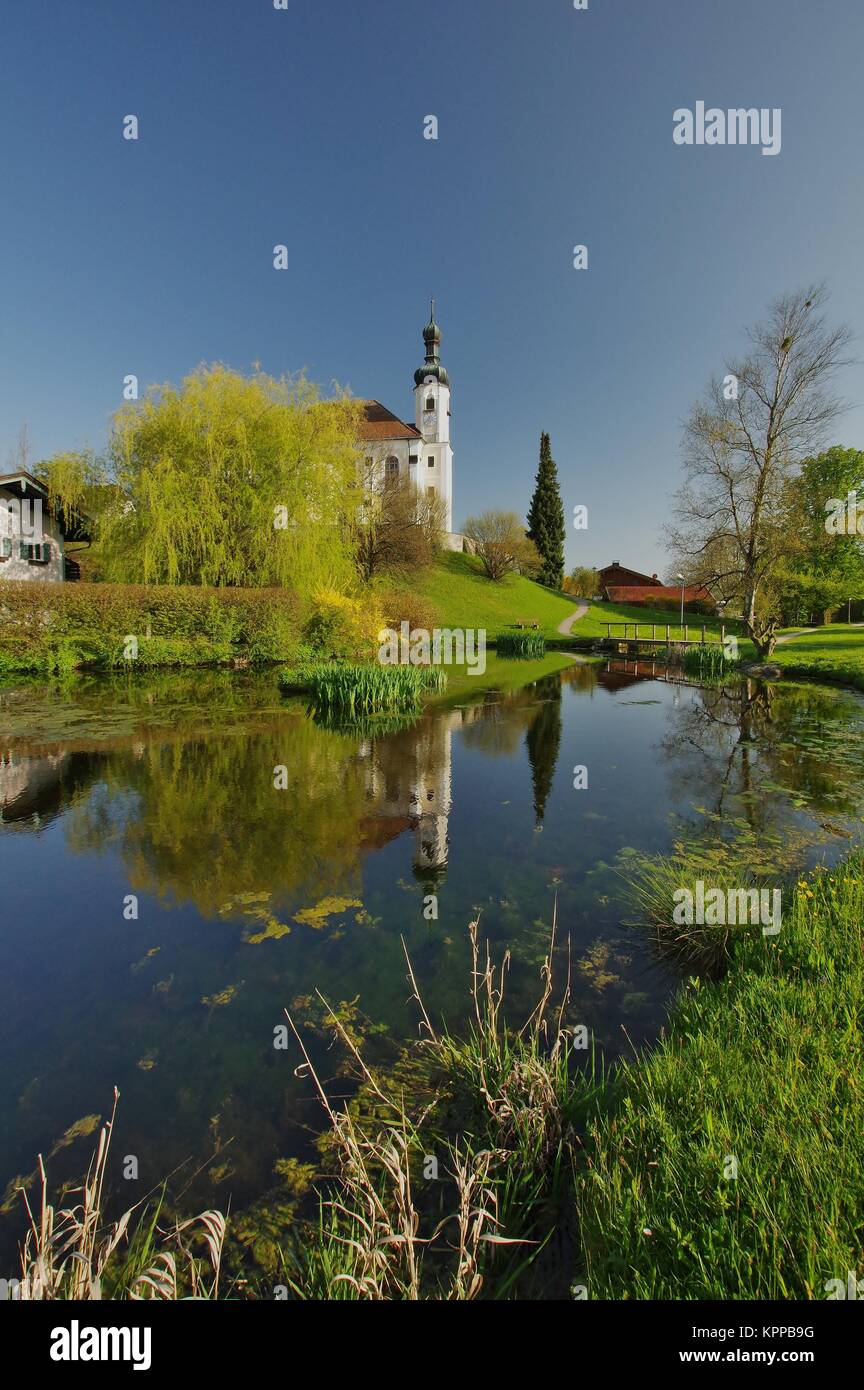 L'église et de l'Étangs de breitbrunn,chiemgau, haute-bavière Banque D'Images