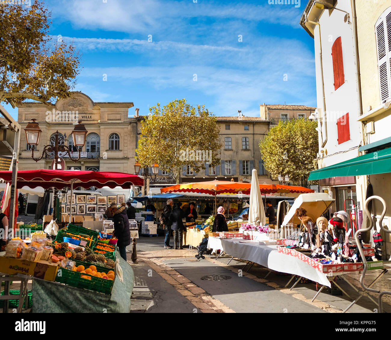 Marché de week-end à Apt, Luberon, Provence, Sud France Banque D'Images