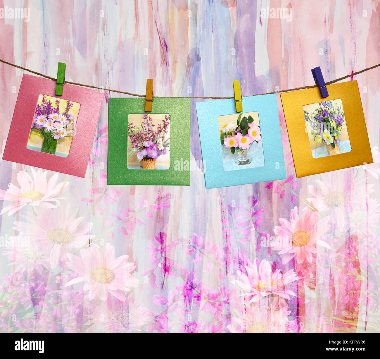 De belles photos de bouquets de fleurs à l'intérieur d'une des pinces à linge sur un arrière-plan aquarelle abstraite Banque D'Images
