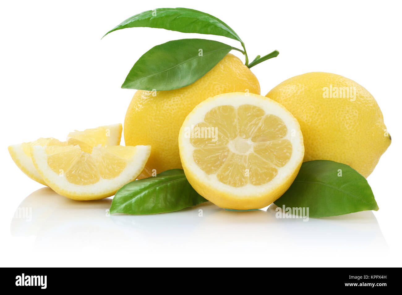 Zitrone Zitronen Früchte Freisteller freigestellt isoliert vor einem weissen Hintergrund Banque D'Images