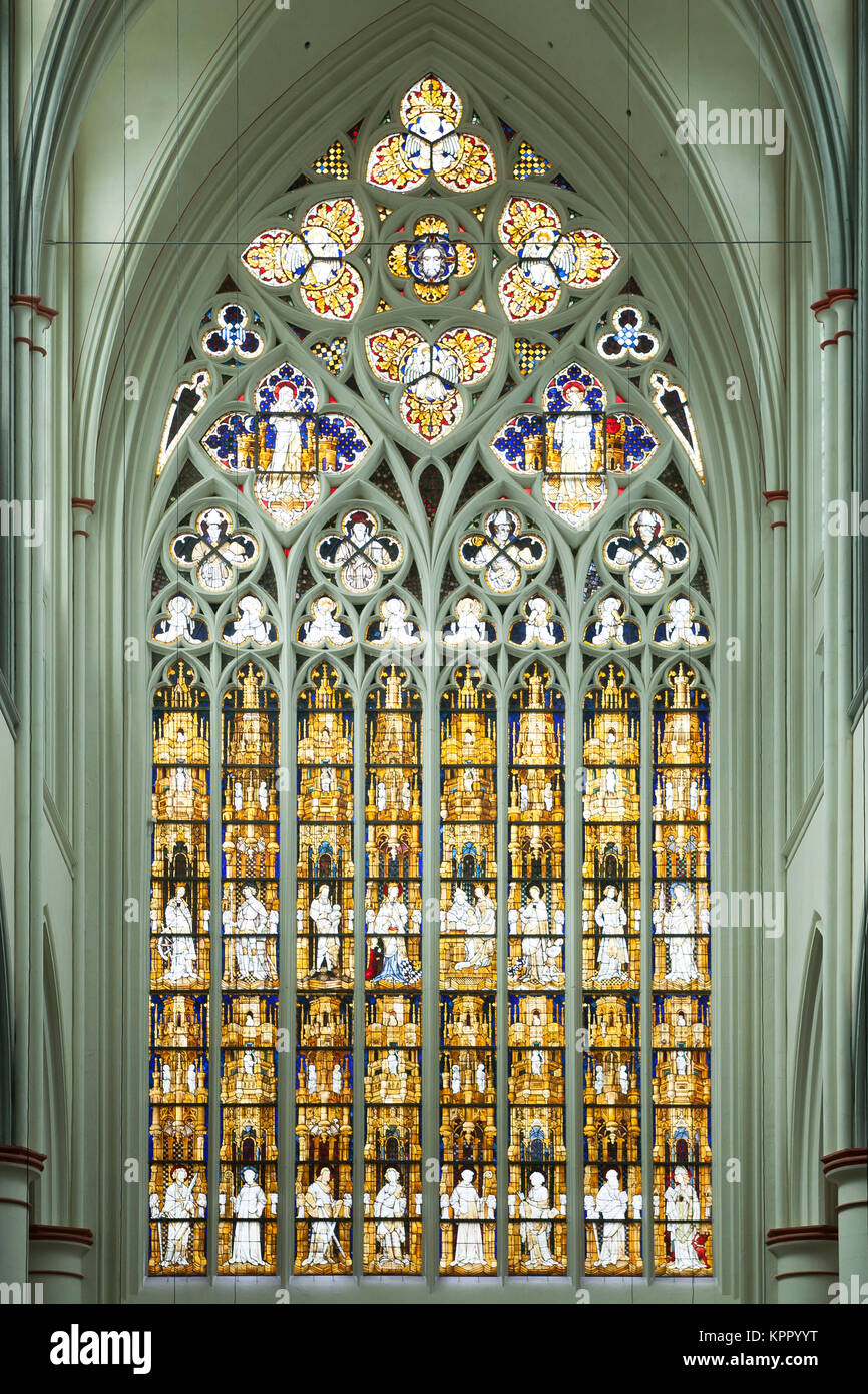 L'Allemagne, la région de Bergisches Land, la cathédrale d'Altenberg, la fenêtre de l'ouest est la plus grande fenêtre de l'église au nord des Alpes. Deutschland, Bergis Banque D'Images