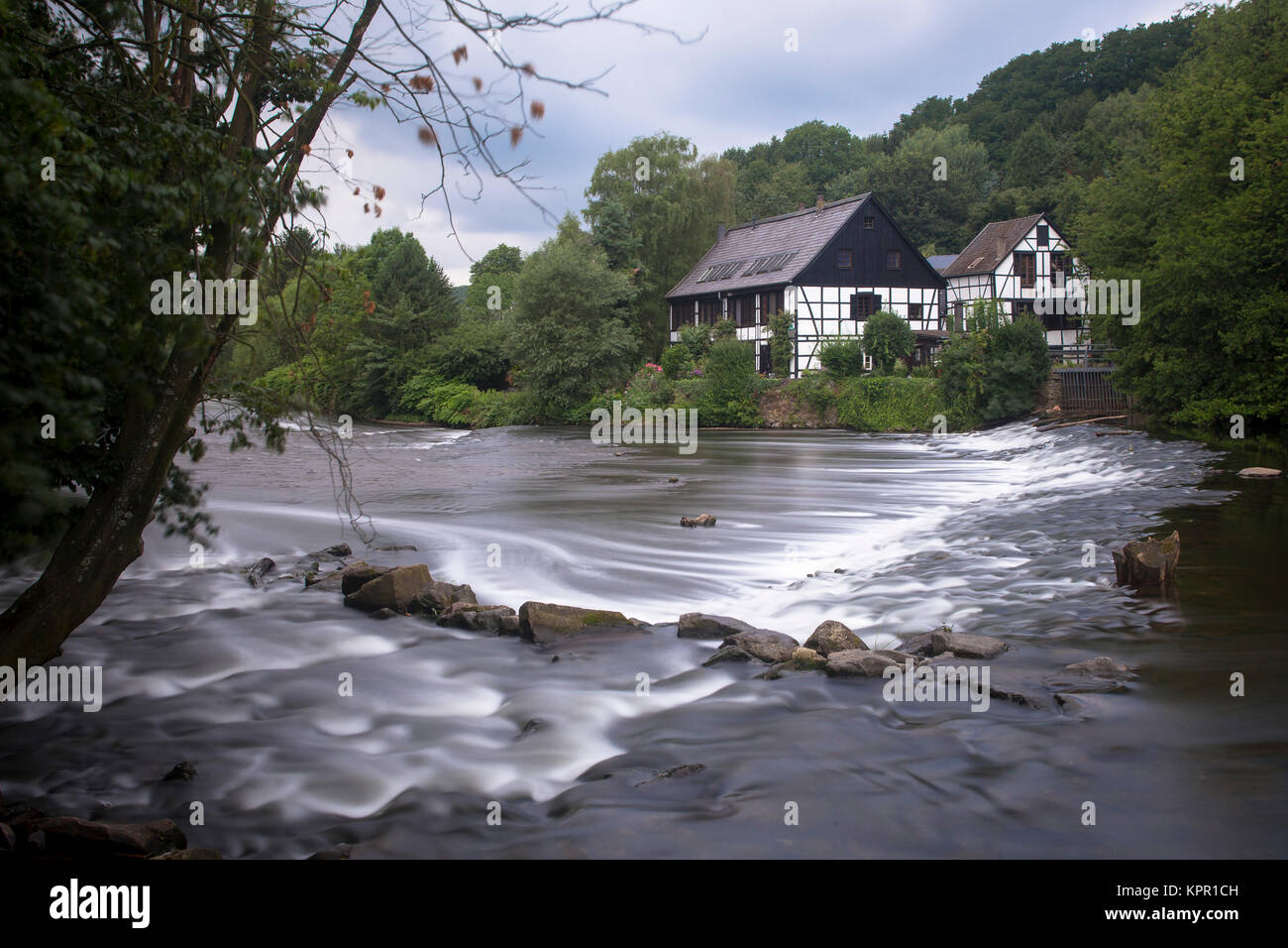 L'Europe, l'Allemagne, la région de Bergisches Land, Solingen, le Wipperkotten à la rivière Wupper. Europa, Deutschland, région du Bergisches Land, Solingen, der le Wipp Banque D'Images