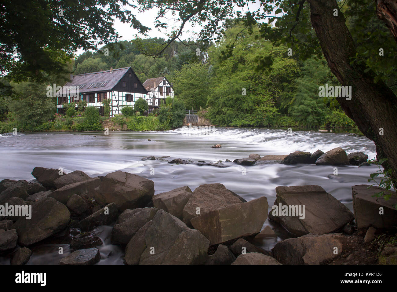 L'Europe, l'Allemagne, la région de Bergisches Land, Solingen, le Wipperkotten à la rivière Wupper. Europa, Deutschland, région du Bergisches Land, Solingen, der le Wipp Banque D'Images