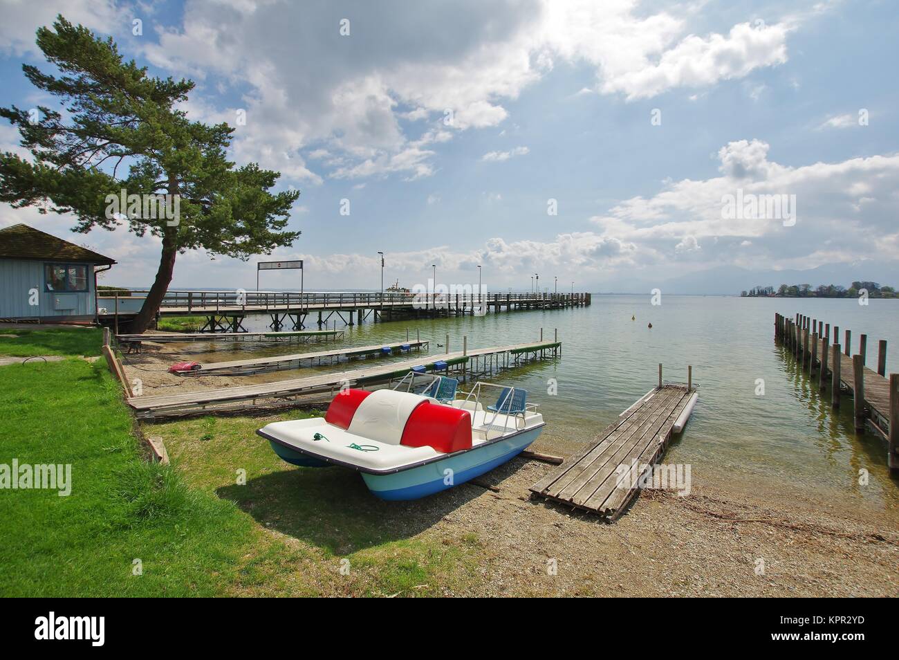 Vue de gstadt sur le chiemsee et Banque D'Images