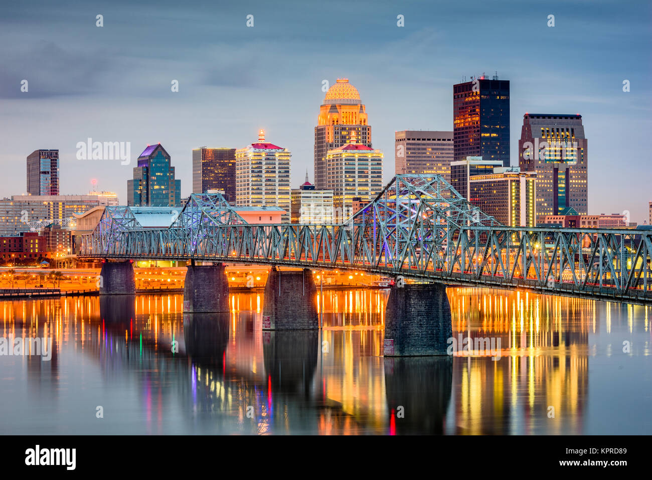 Louisville, Kentucky, USA Skyline sur la rivière. Banque D'Images