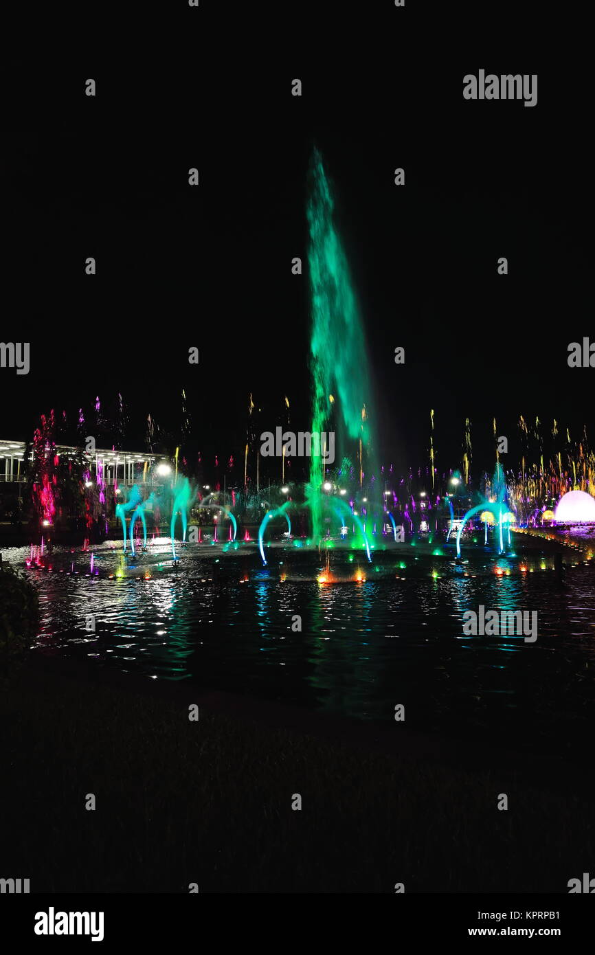 Encore de la danse Fontaine en Park-Liwasang Rizal Rizal réputé comme le plus grand dans le pays détient un spectacle d'eaux à une hauteur-boules-eau rocke Banque D'Images