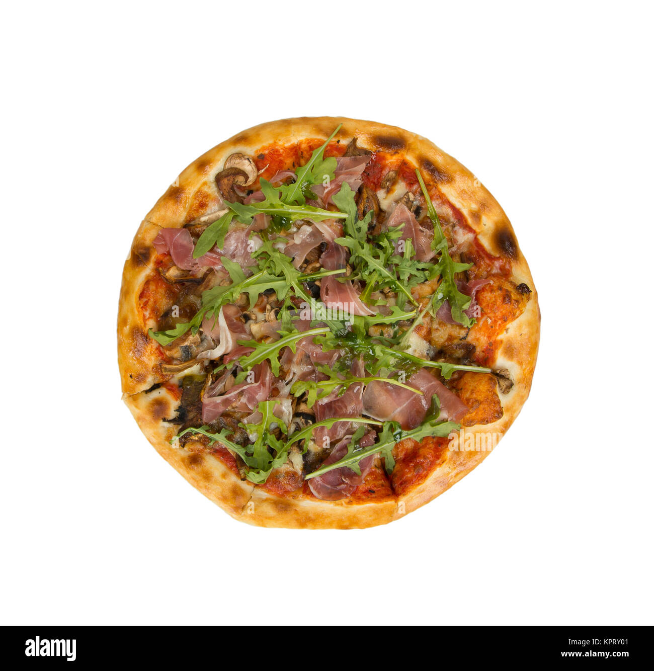 La pizza sur un fond blanc avec une sauce tomate, bacon et champignons isolés. Banque D'Images