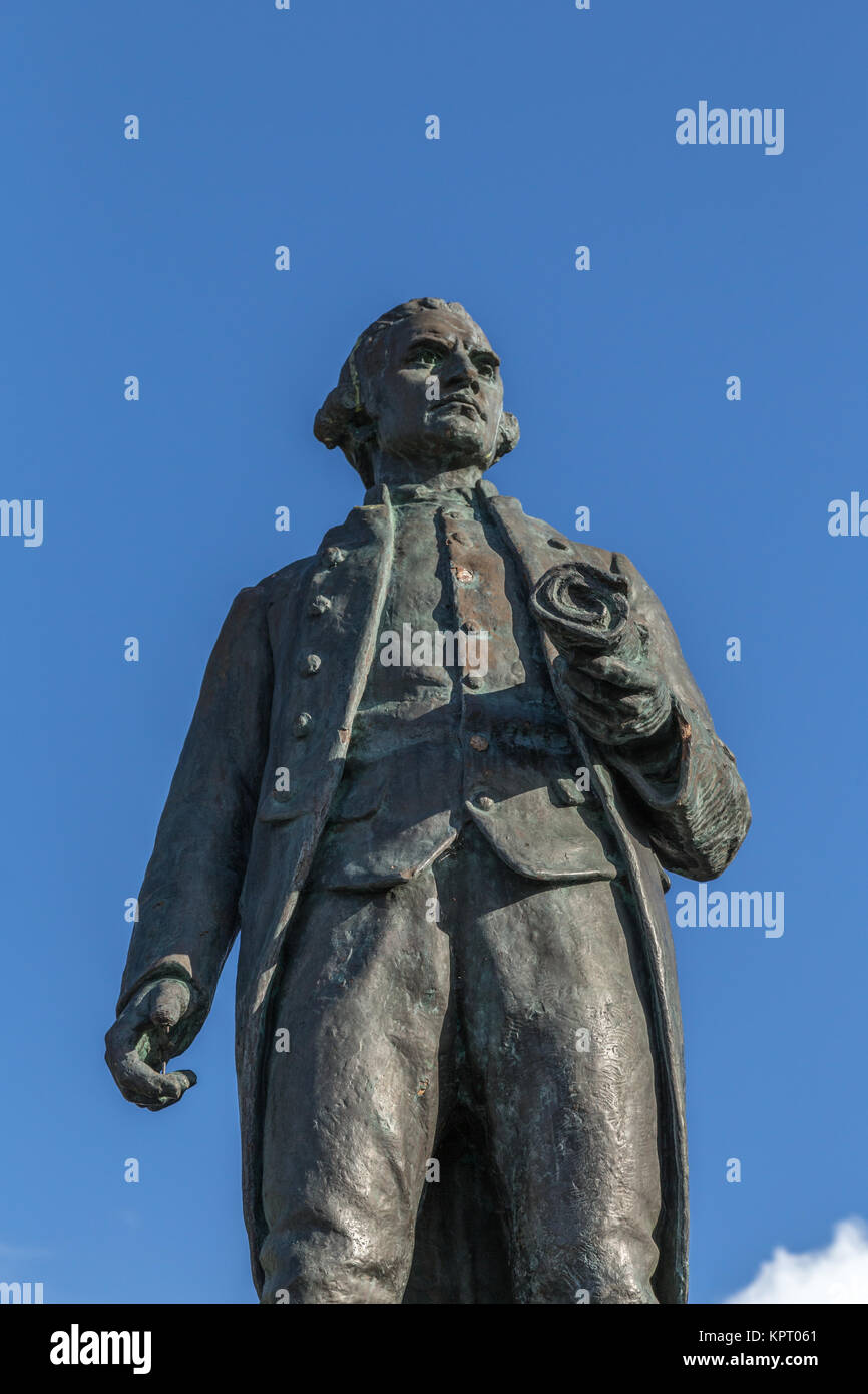 Le Captain Cook monument de bronze donnant sur le passage de Cook à Anchorage, Alaska, USA Banque D'Images