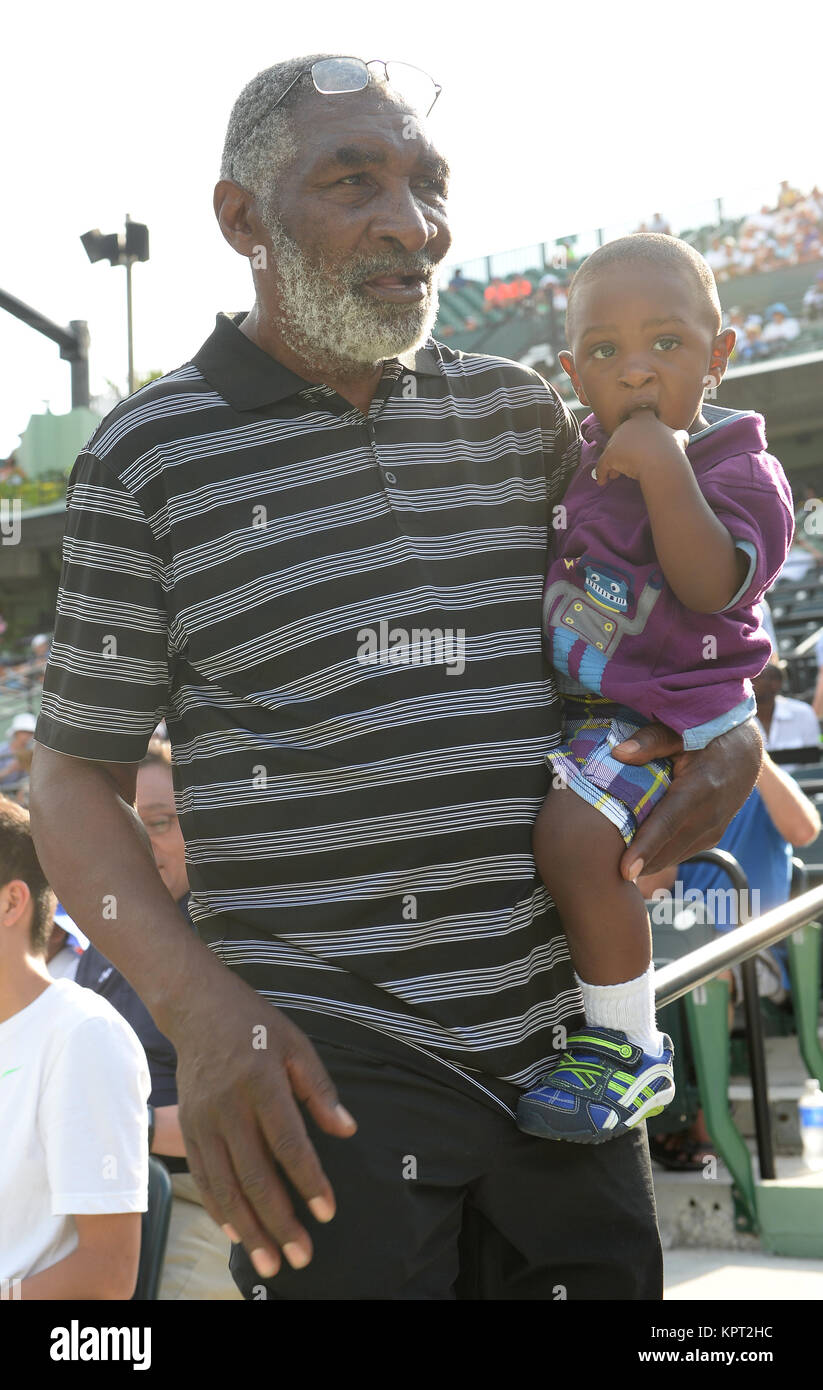 KEY BISCAYNE, Floride - 20 mars : Richard Williams, le père d'Olympiens Vénus et Serena, a été repéré un tournoi de Miami avec sa nouvelle femme Lakeisha Graham et leur 17-month-old fils Dylan au jour 4 de l'Open Sony à Crandon Park Tennis Center le 20 mars 2014 à Key Biscayne, Floride Personnes : Richard Williams_Dylan Williams Banque D'Images