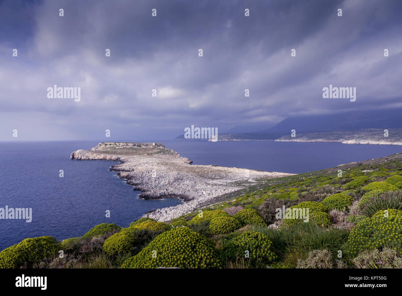 Paysage sauvage à Maini château, dans la région historique de Mani, en Laconie, Péloponnèse, Grèce. Banque D'Images