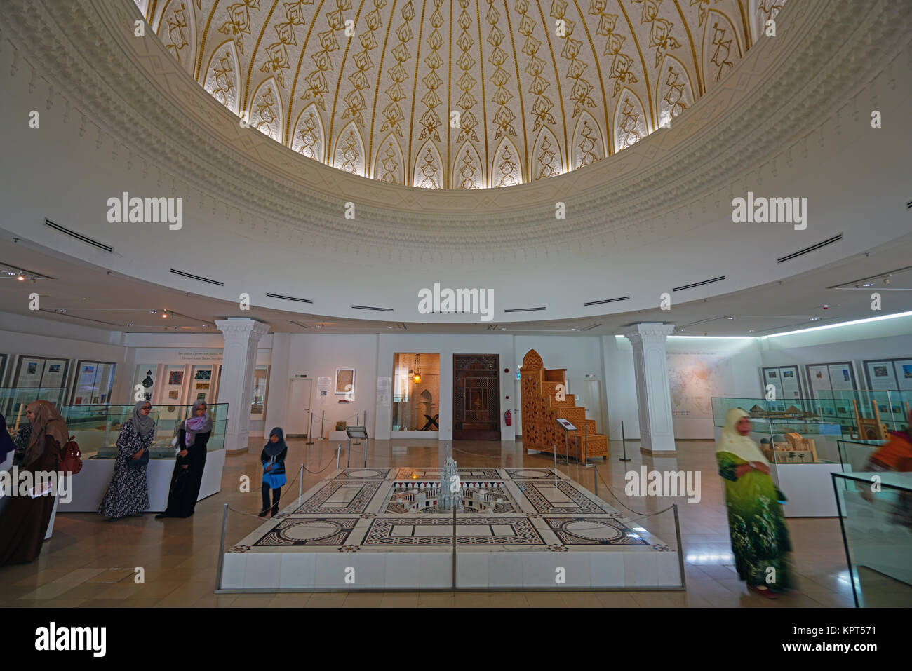Vue sur le Musée des Arts islamiques de Malaisie (IAMM) situé à Kuala Lumpur, Malaisie Banque D'Images