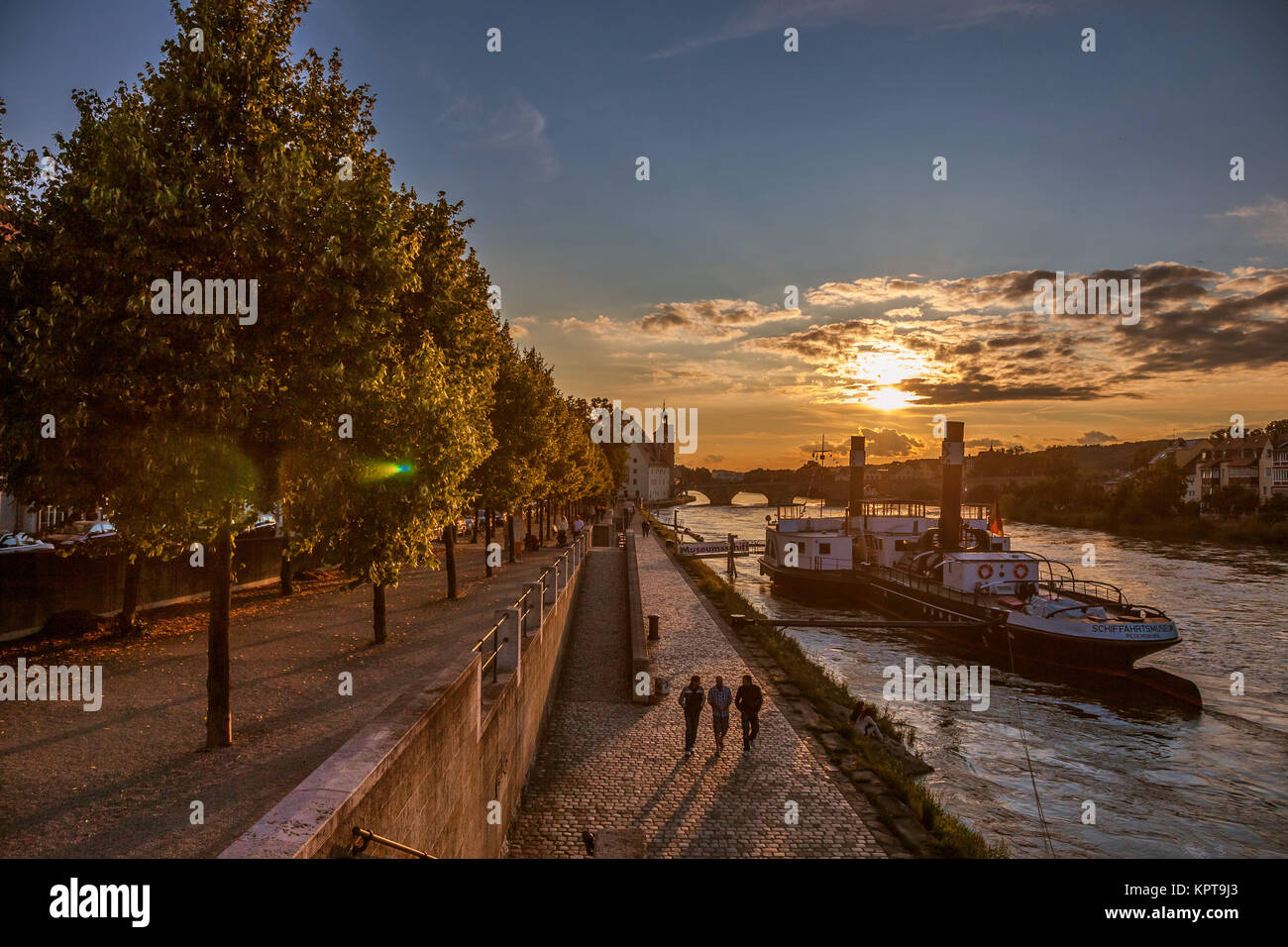 Coucher de soleil sur le Danube à Regensburg Banque D'Images