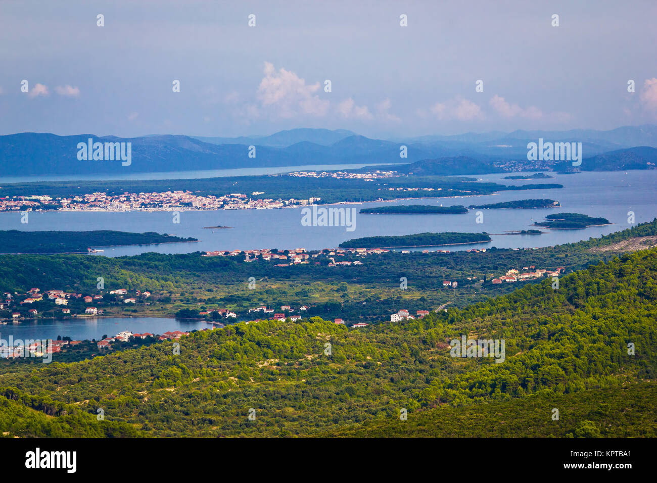 Vue aérienne de l'archipel des îles de la Croatie, de la baie de l'île de Pasman Banque D'Images