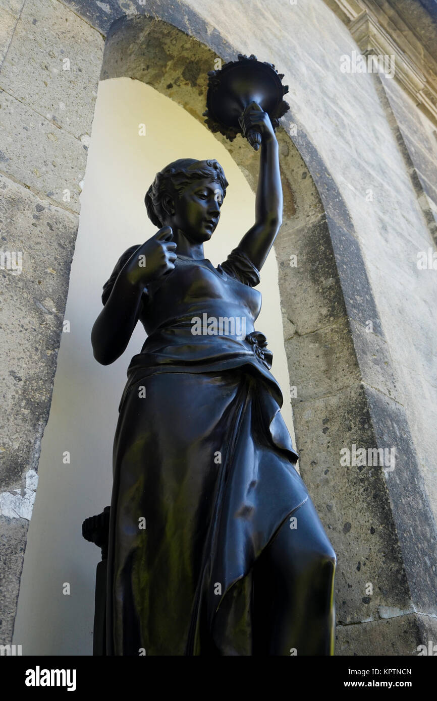 Artiste français Léon Pilet statue en bronze dans le jardin, (El Jardin) Château de Chapultepec dans le parc de Chapultepec, Mexico, Mexique Banque D'Images