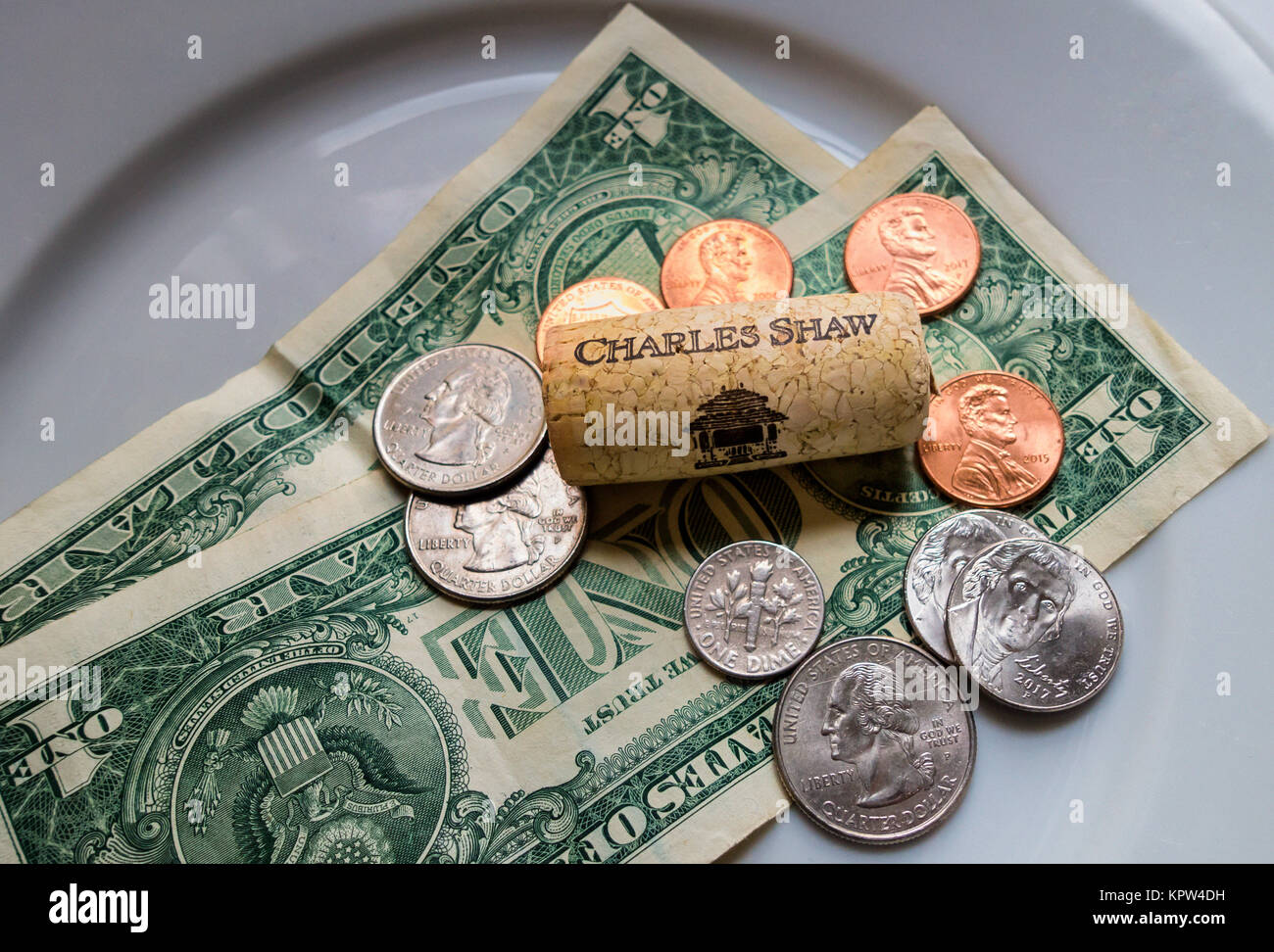 Le liège d'une bouteille de deux-buck chuck, un vin Charles Shaw à Trader Joe's, avec l'actuel prix au comptant de 2,99 $ Banque D'Images