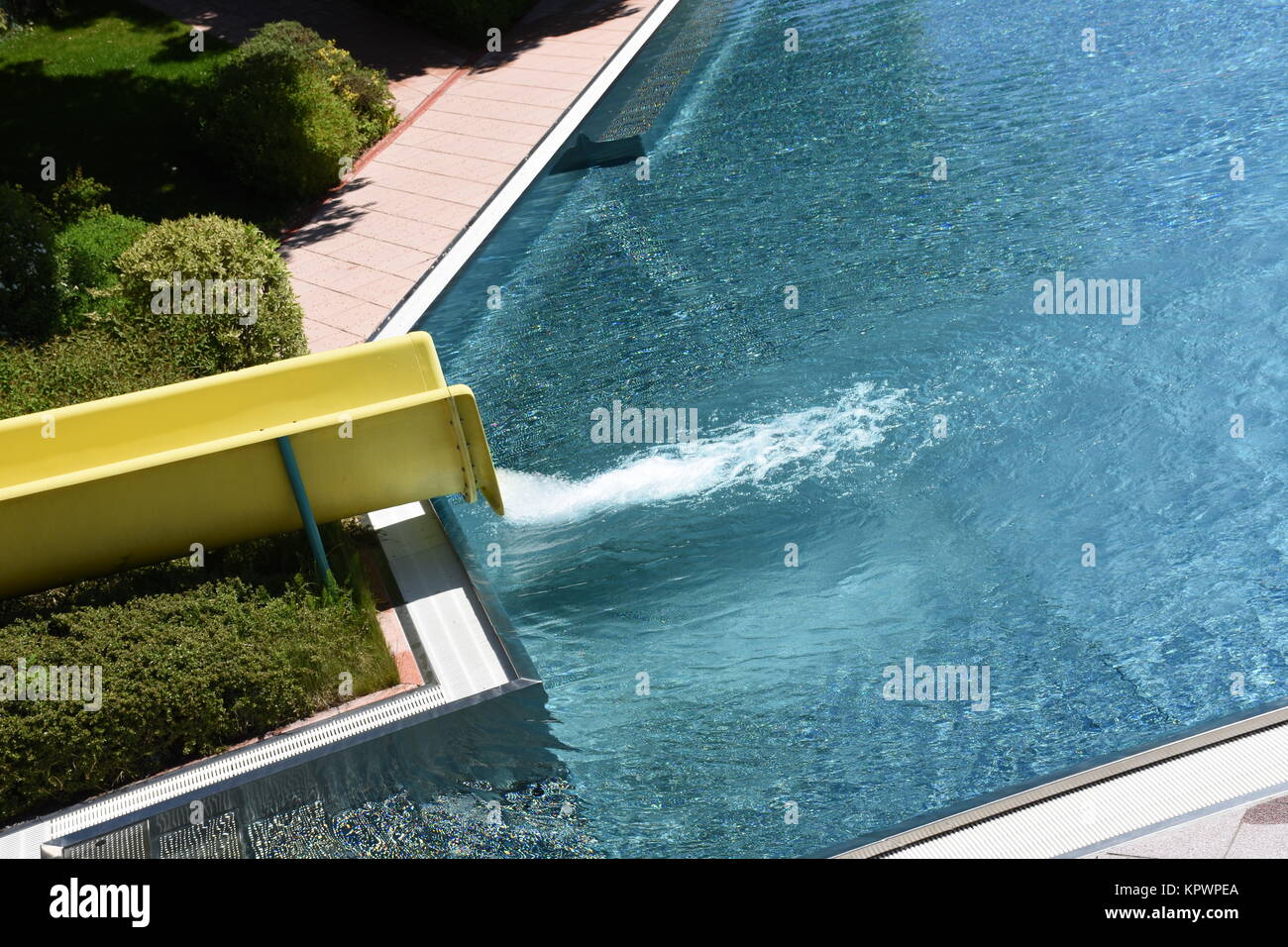 PISCINE, piscine extérieure, toboggan aquatique, toboggan aquatique