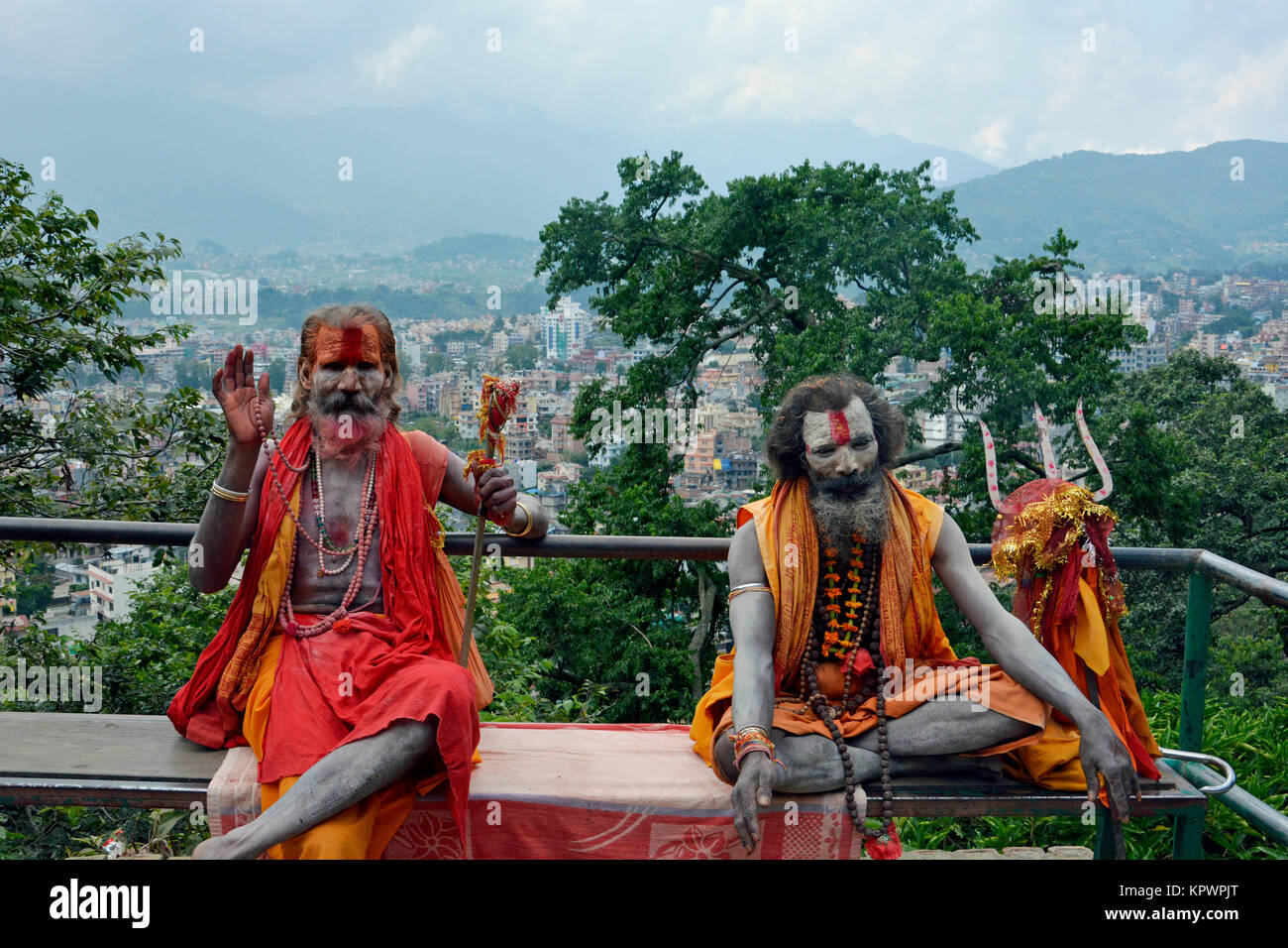 Saints hommes au Monkey Temple - Swayambhu -, Katmandou, Népal. Banque D'Images