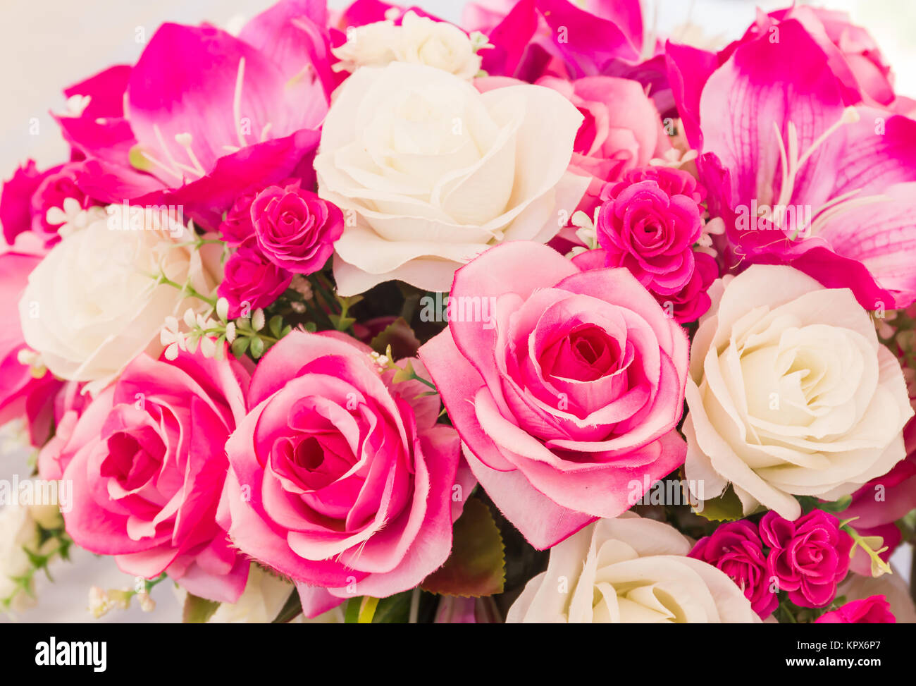 Rose et blanc fleur fausse couture à la main Fleurs Banque D'Images