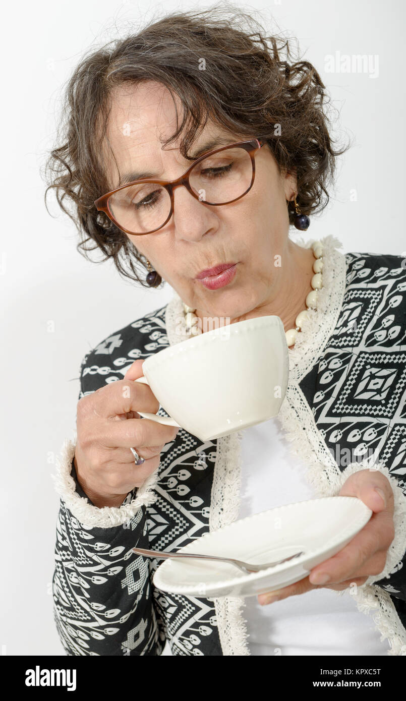 Belle mature woman drinking tea Banque D'Images