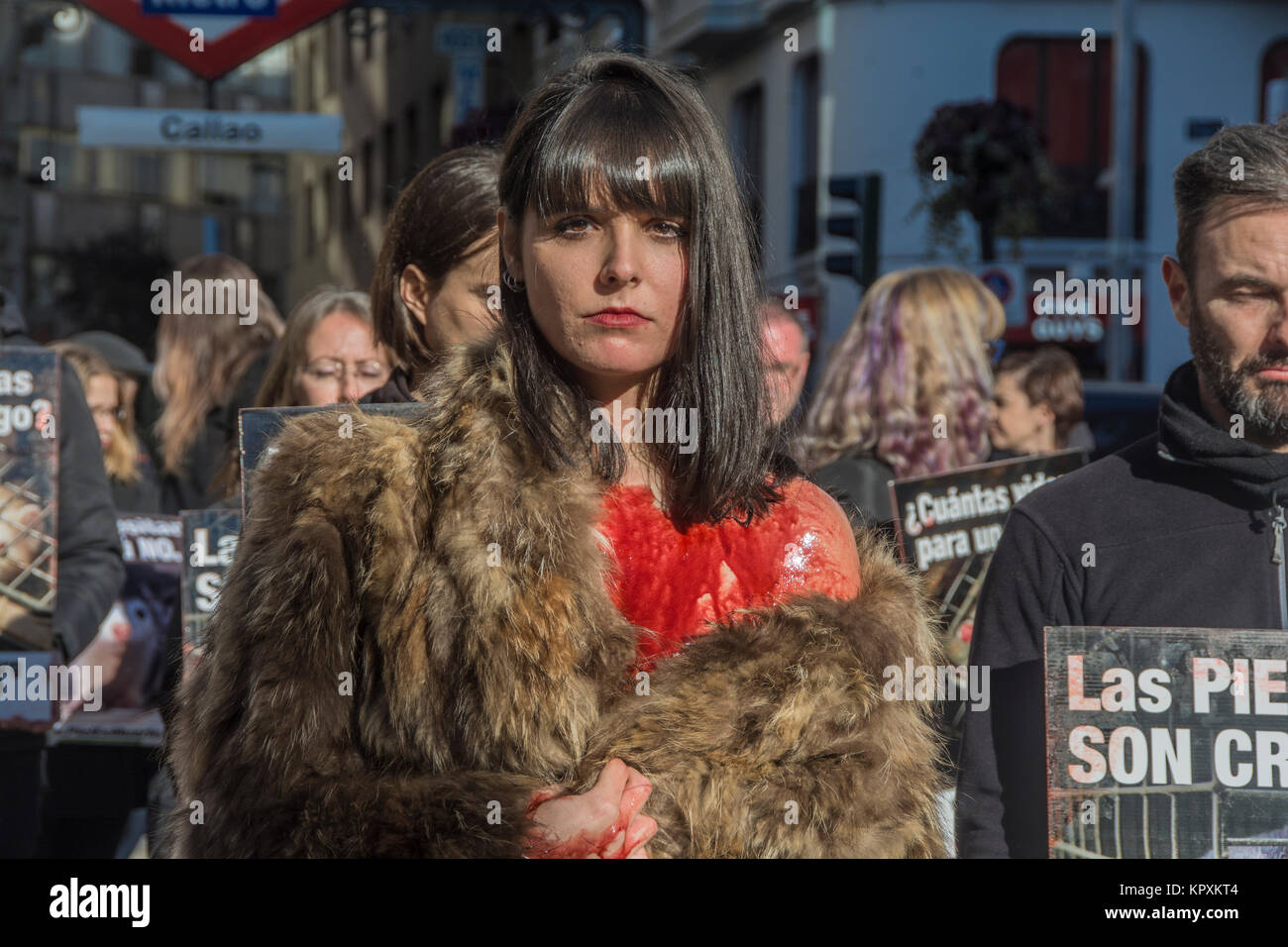 Protestation contre la fourrure prend place dans les rues de Madrid, sur la place Callao à 12 heures Banque D'Images