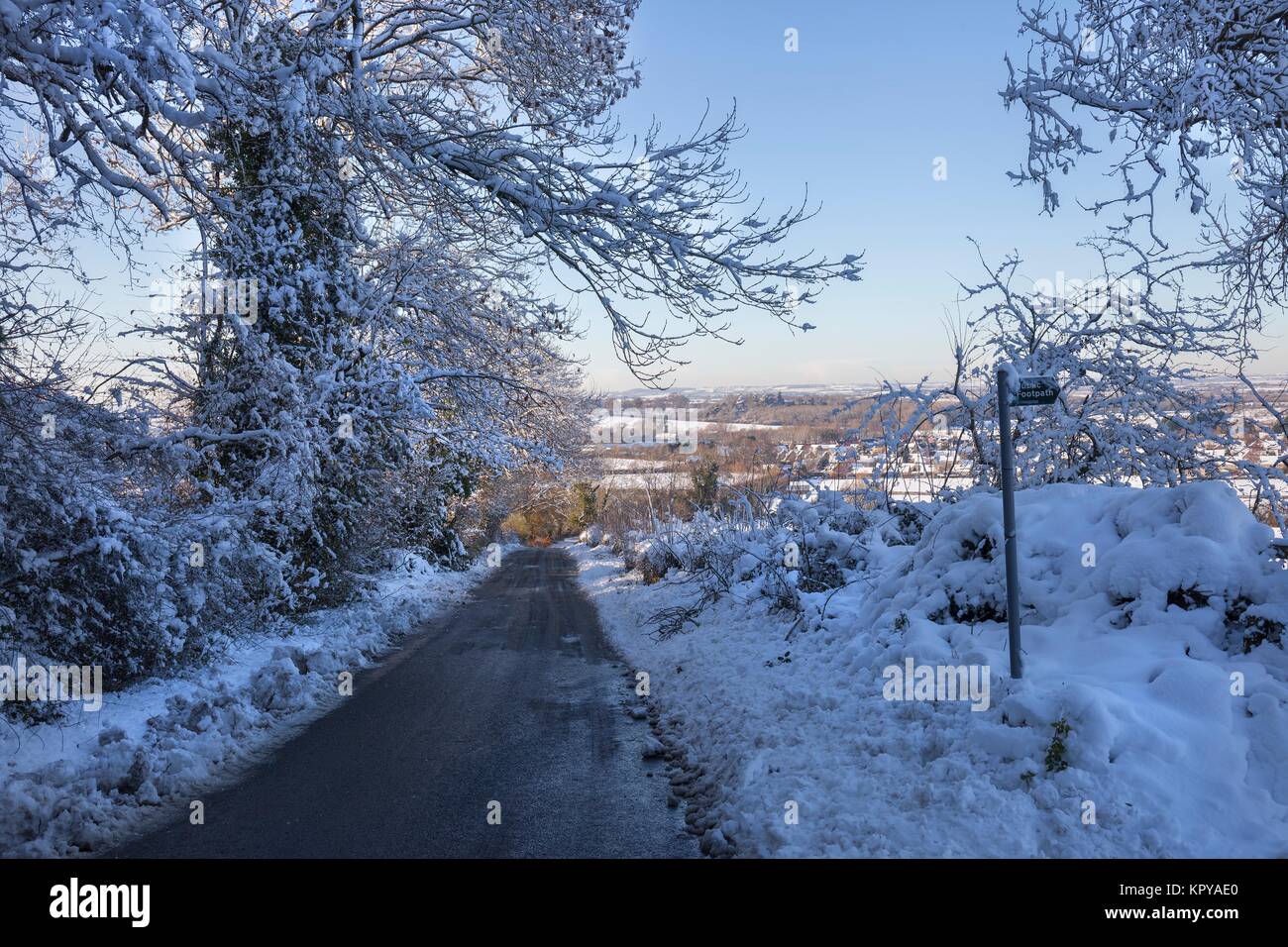 English lane en hiver neige Banque D'Images