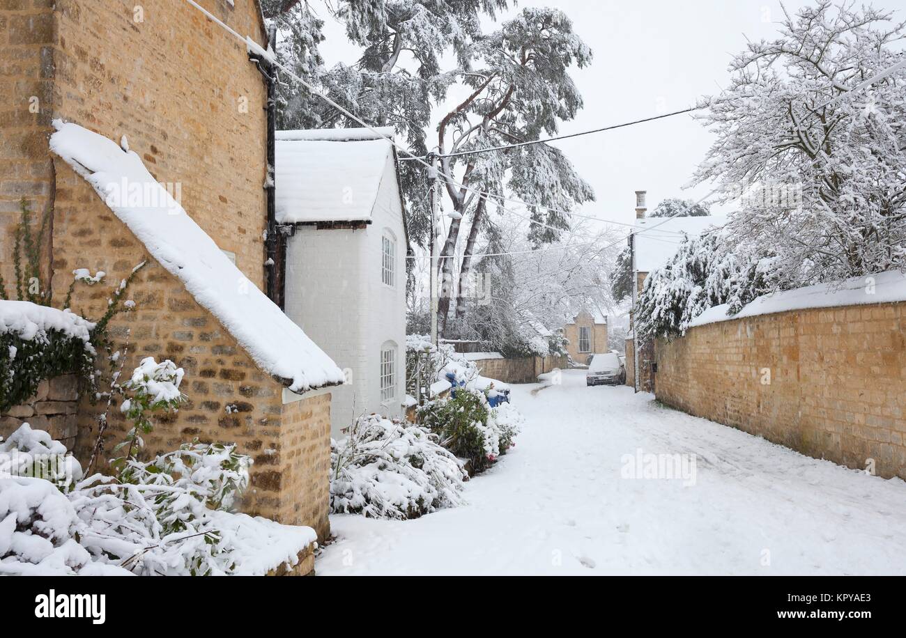 Cotswold village de neige, Angleterre Banque D'Images