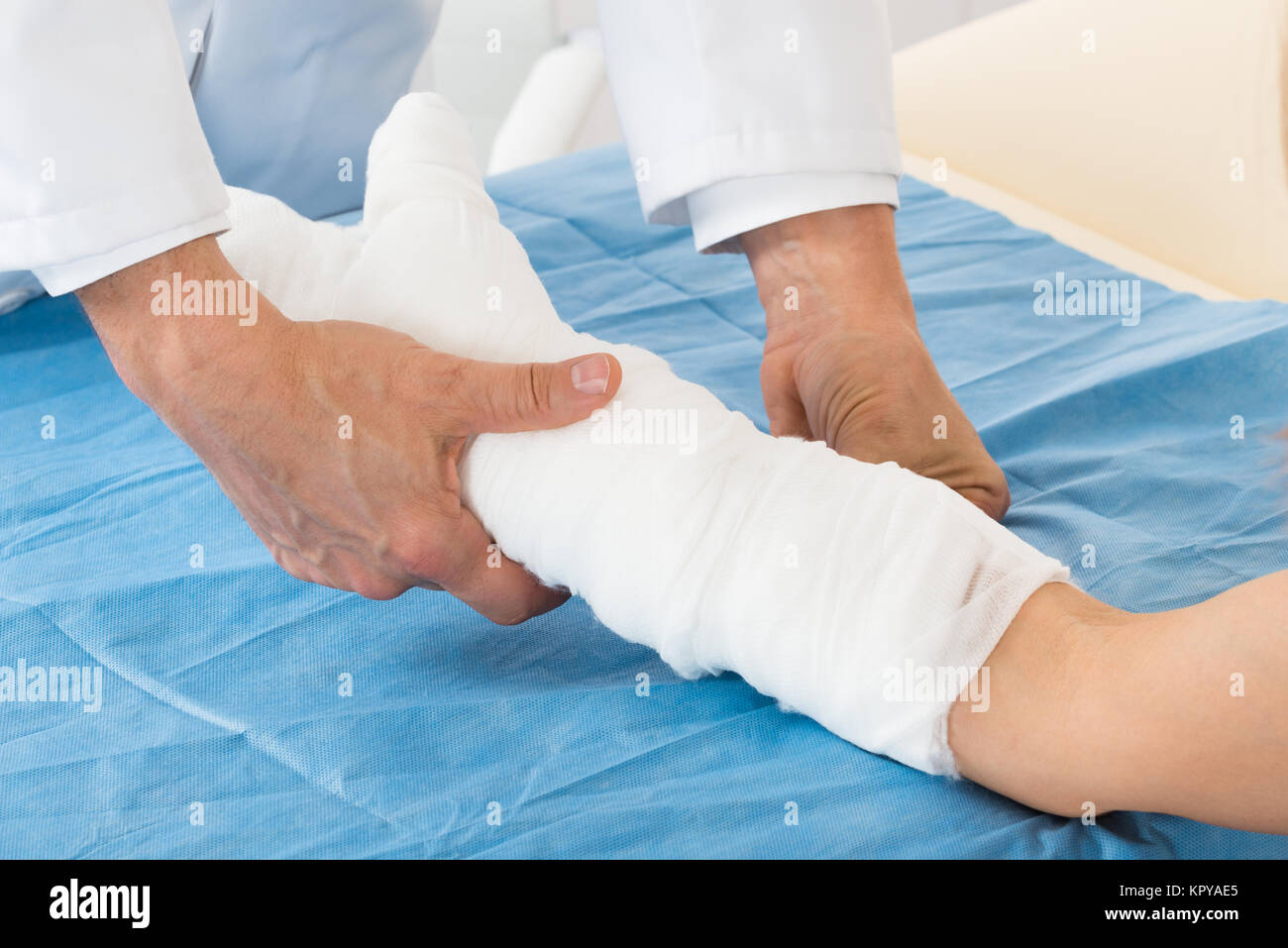 Bandage Main patient médecin Banque D'Images