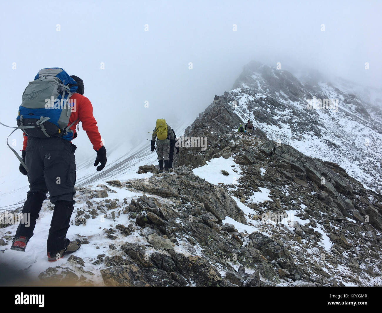 Les cadets de l'Air Force Academy ascend Torreys Peak 28 Octobre, 2017, près de Colorado Springs, Colorado. Le groupe de cadets et cadre d'agents de service font partie de l'Académie, Mountaineering Club. ( Banque D'Images