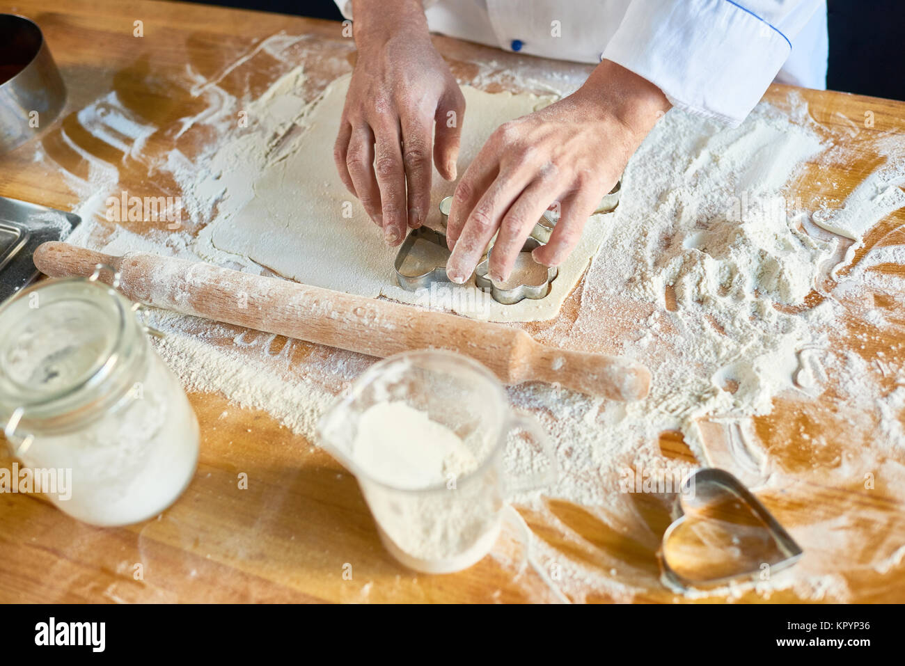 Des Cookies Baker in Cafe Banque D'Images