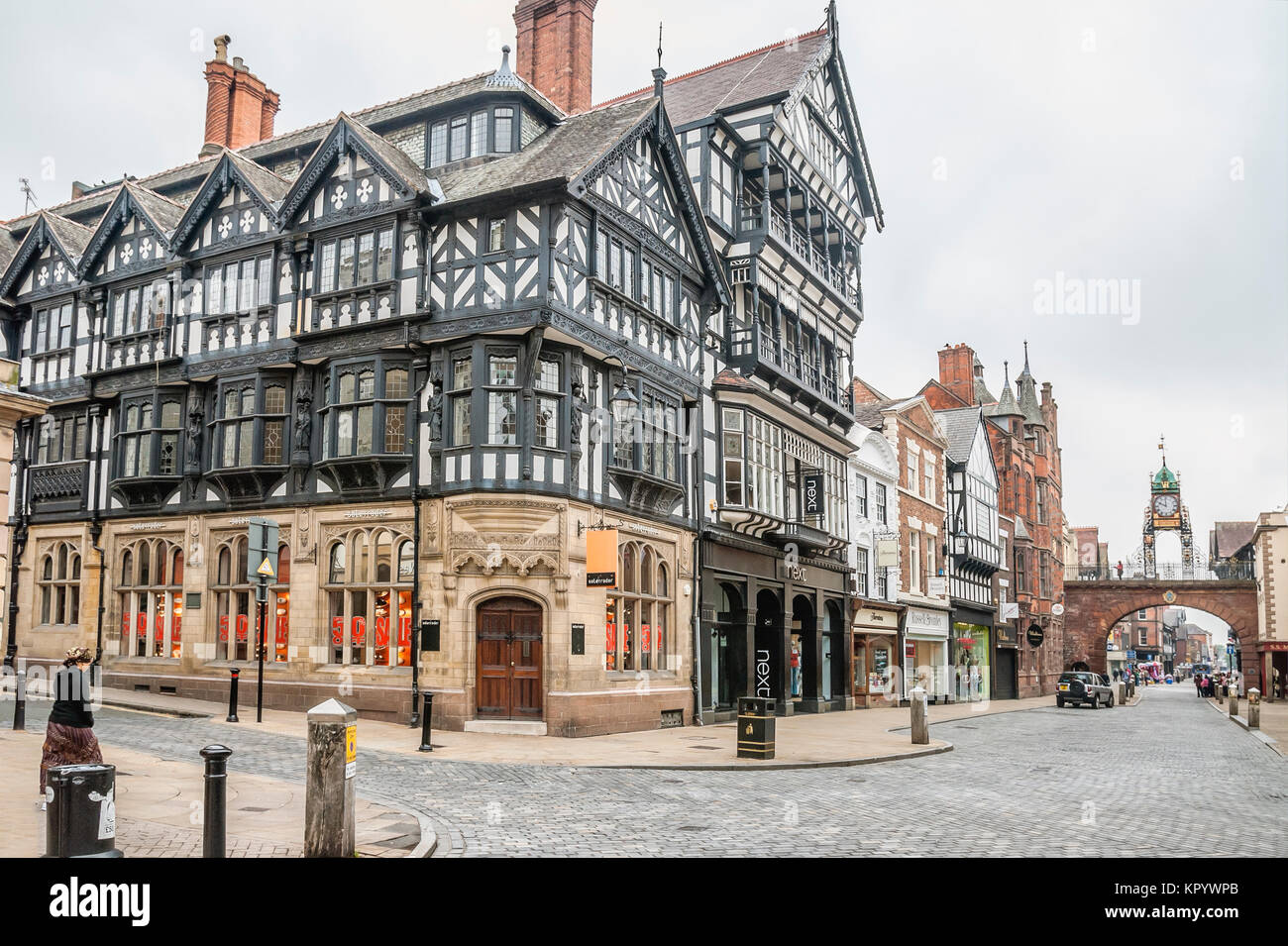 Les Chester Rows, dans la ville de Chester, Cheshire, en Angleterre, sont constitués de passerelles couvertes au premier étage Banque D'Images
