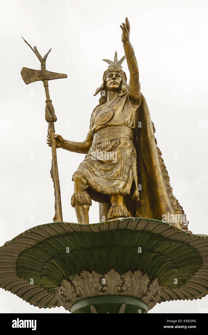 Statue de l'Inca Pachacutec à Plaza de Armas Cuzco Pérou Banque D'Images