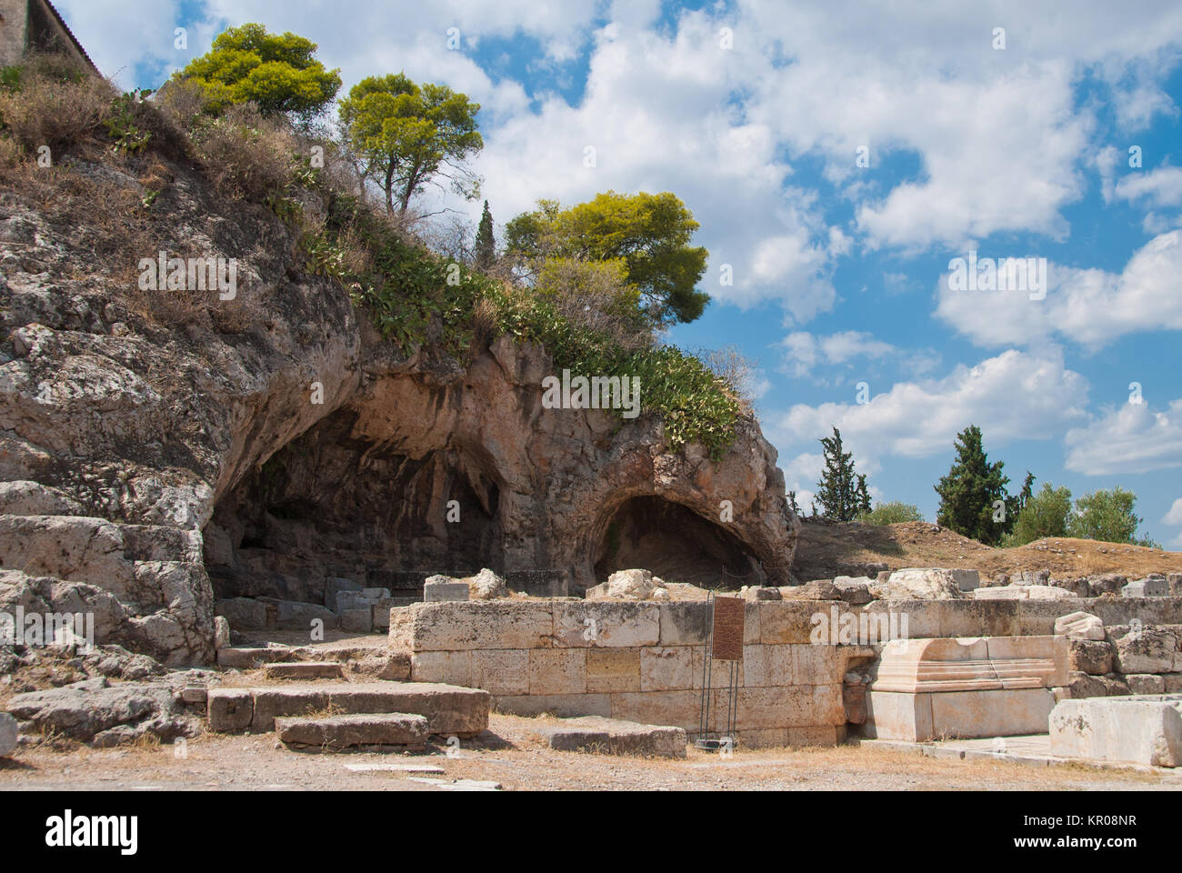 Sanctuaire de Pluton (Hadès), dieu des enfers, qui ont enlevé Perséphone. Situé à l'ouest de la petite à Elefsina Propylaia 328 av. Banque D'Images