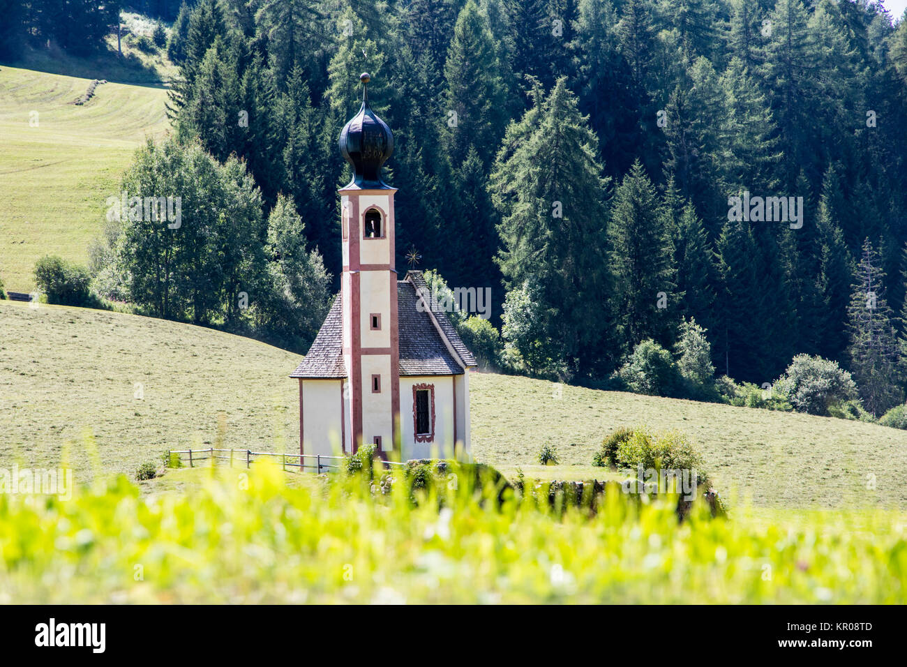 La chapelle St Johann In saintes dans Villnoss (Val di Funes). Le Tyrol du Sud, Italie du nord Banque D'Images