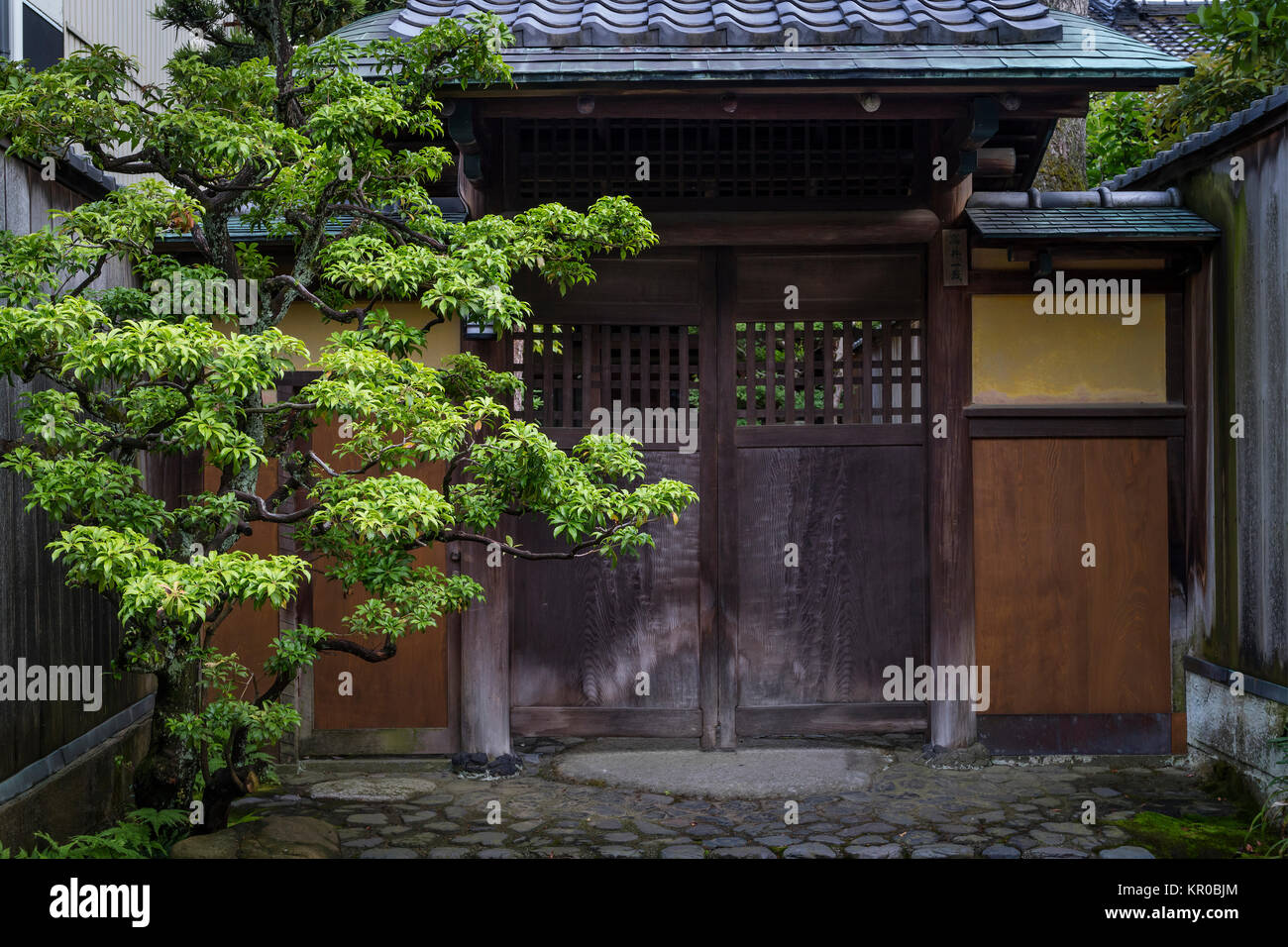 - Kanazawa au Japon, le 8 juin 2017 : Entrée d'un samouraï maison dans le samouraï Nagamachi,historique district à Kanazawa Banque D'Images